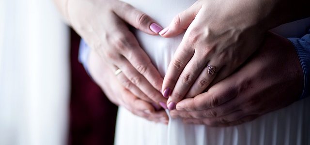 Kobieta w zaawansowanej ciąży