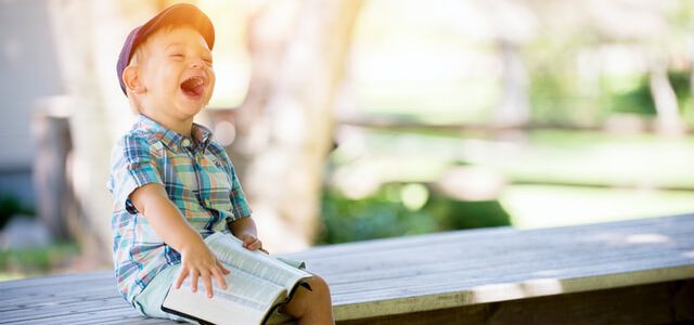 Kiedy dziecko zaczyna mówić? Jak nauczyć dziecko pierwszych słów?